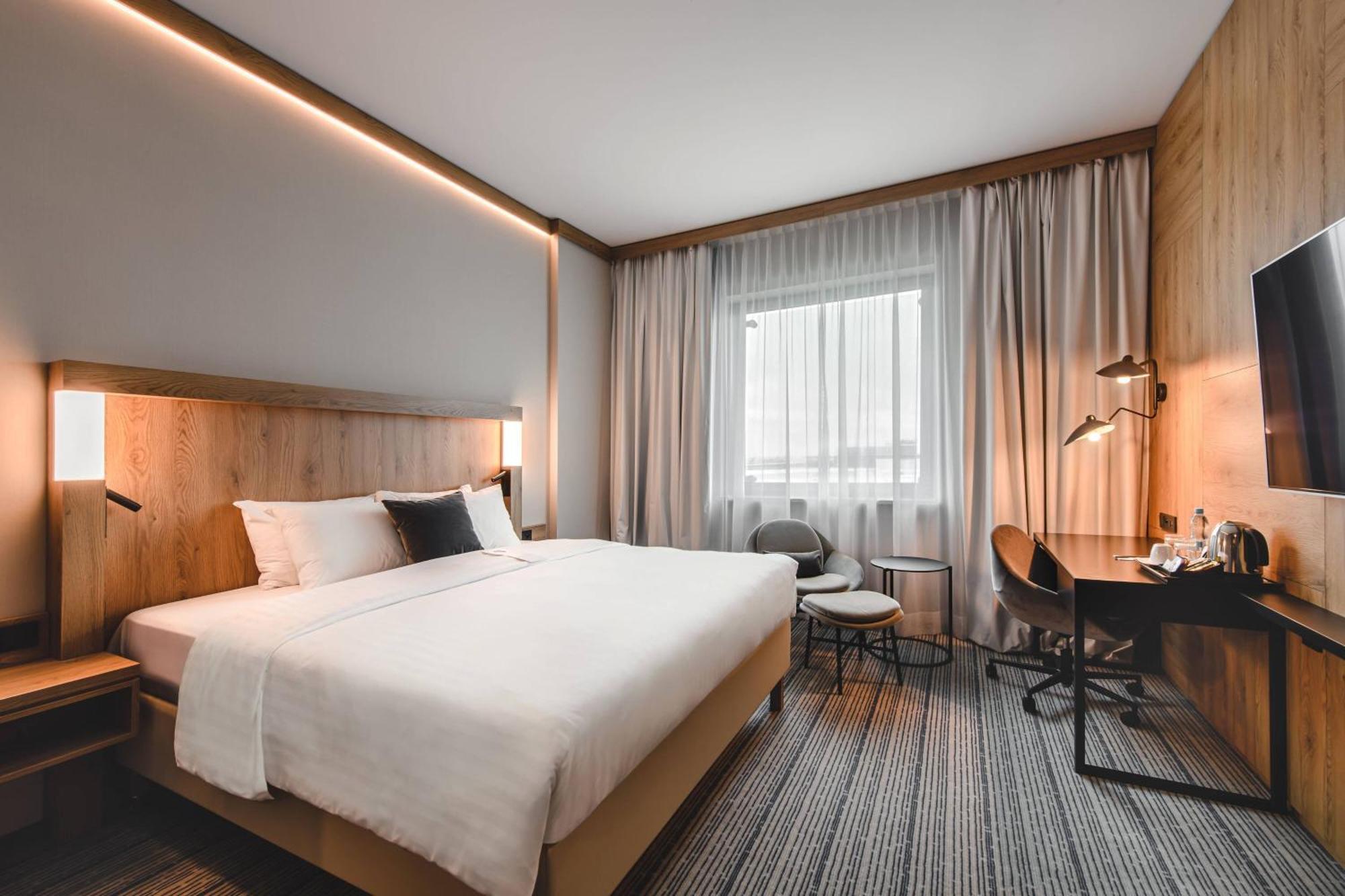 Superior Room, Guest room, 1 King,1632210640:JPEG