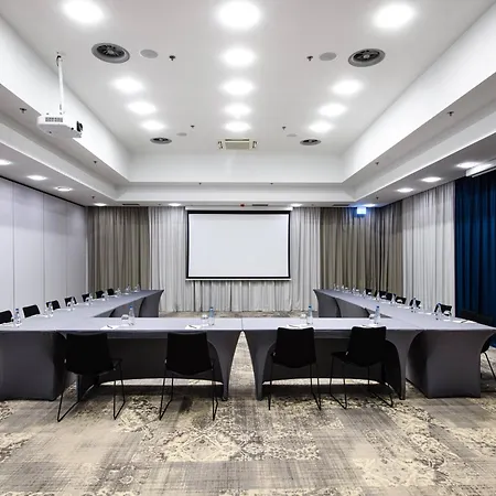 Courtyard By Marriott Warsaw Airport-2